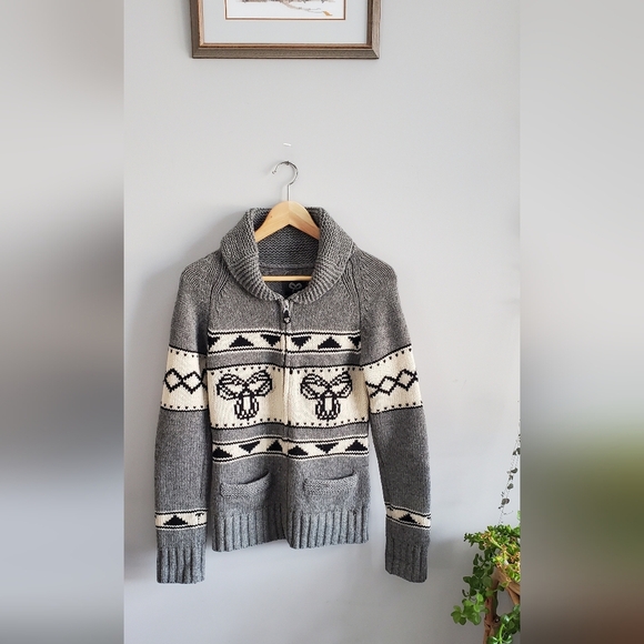 aritzia 100% lamswool classic Gray and Cream Women's Sweater. womens medium. EUC - Picture 4 of 8